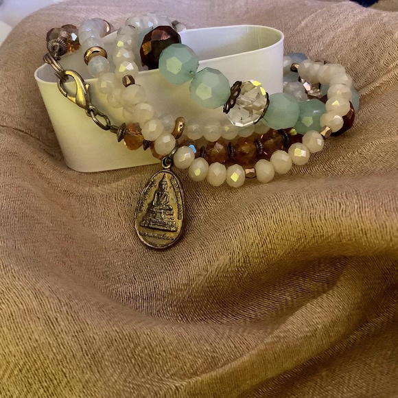 Mix of 4 bracelets - Picture 1 of 4